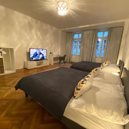 Spacious Apartment On Wenceslas Square Praag Buitenkant foto