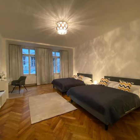 Spacious Apartment On Wenceslas Square Praag Buitenkant foto