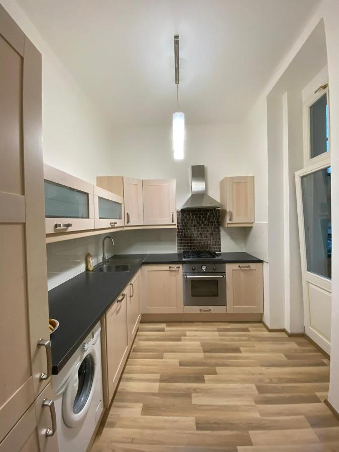 Spacious Apartment On Wenceslas Square Praag Buitenkant foto