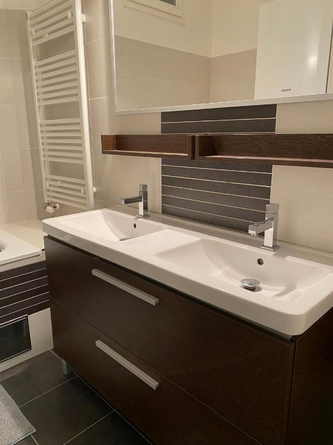 Spacious Apartment On Wenceslas Square Praag Buitenkant foto